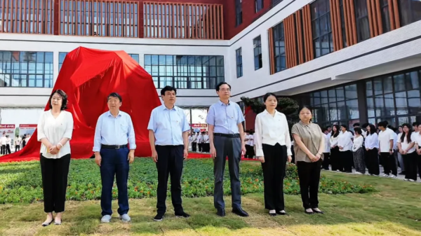 beat365唯一官方网站举行“博理通达”主题雕塑揭幕仪式